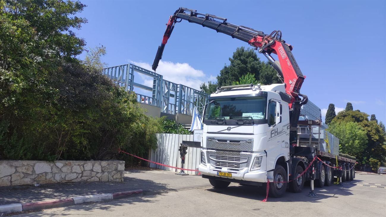 הרמת שלד פלדה במנוף